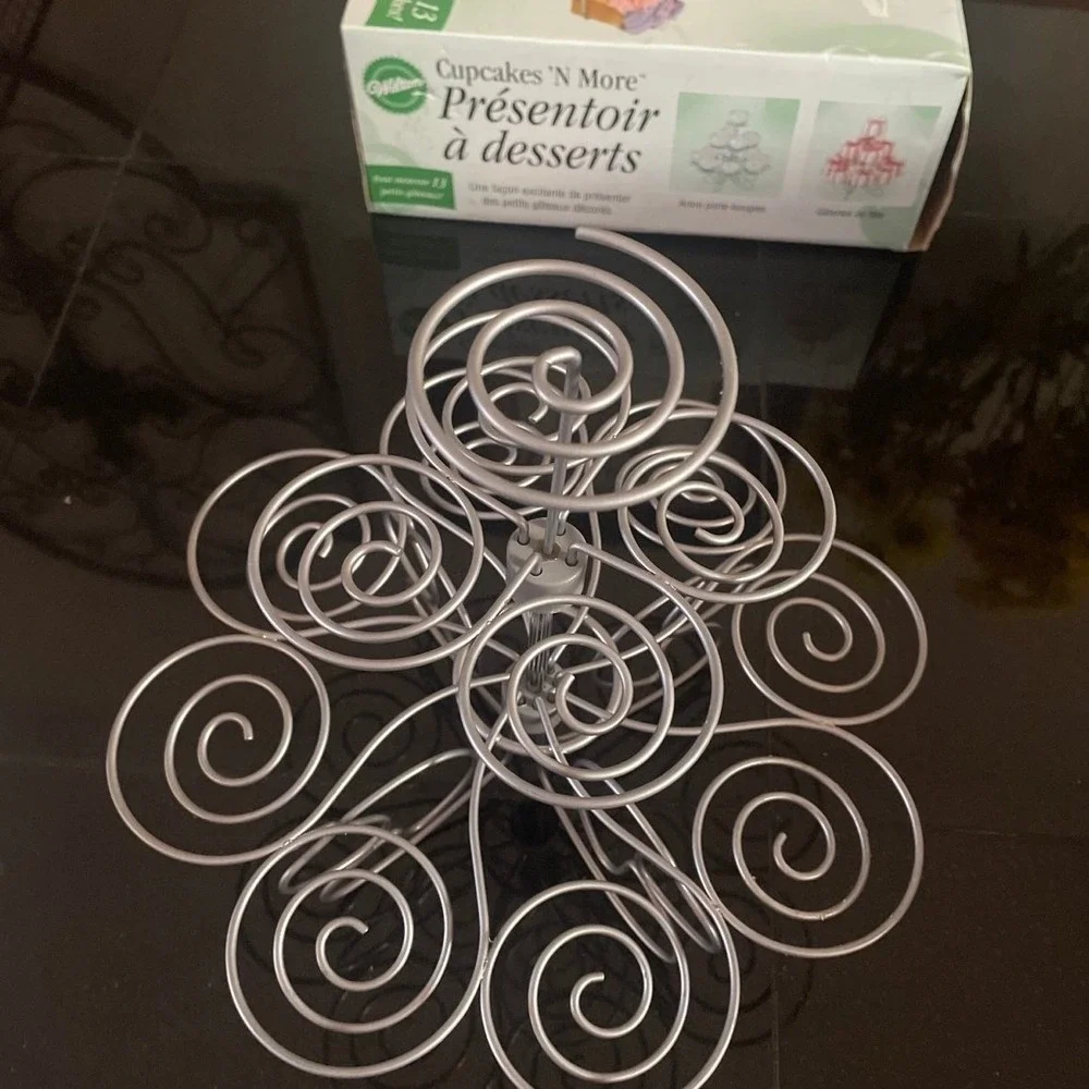 Wilton‎ Cupcakes Dessert Stand Silver Metal 3 Tier 13 Count Spiral 307-831